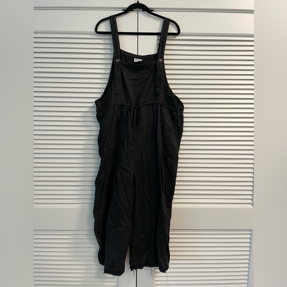 Arula Black Overalls. Size A (XL). Adjustable Straps & Tie at Waist.